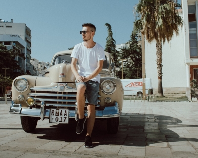 De korte mannenbroek is terug en hij wil gezien worden